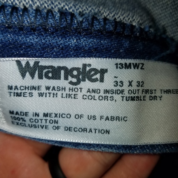 33x32 Wrangler Jean's lightly worn - Picture 4 of 5